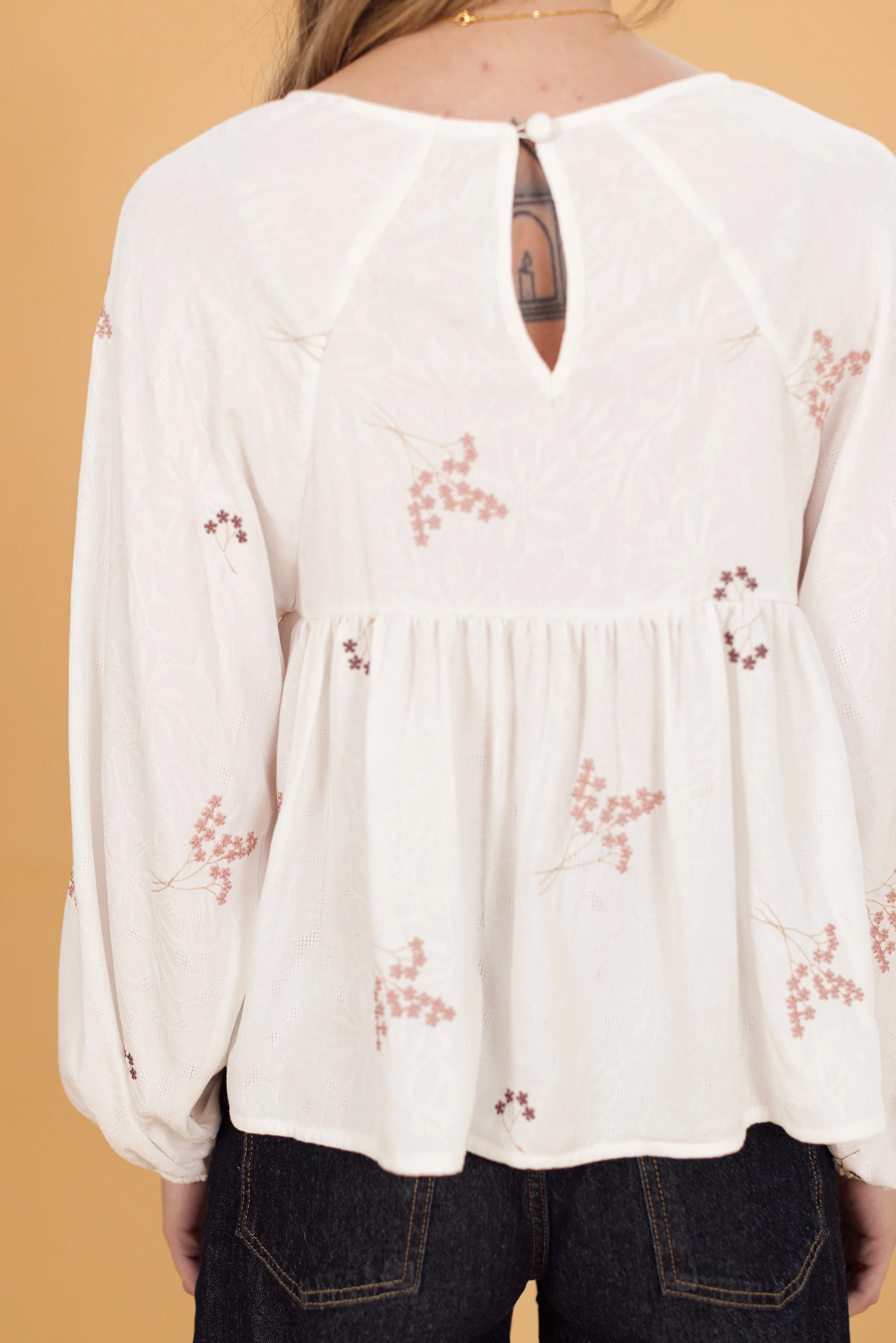 Top Rae White Blossoms - Image 5
