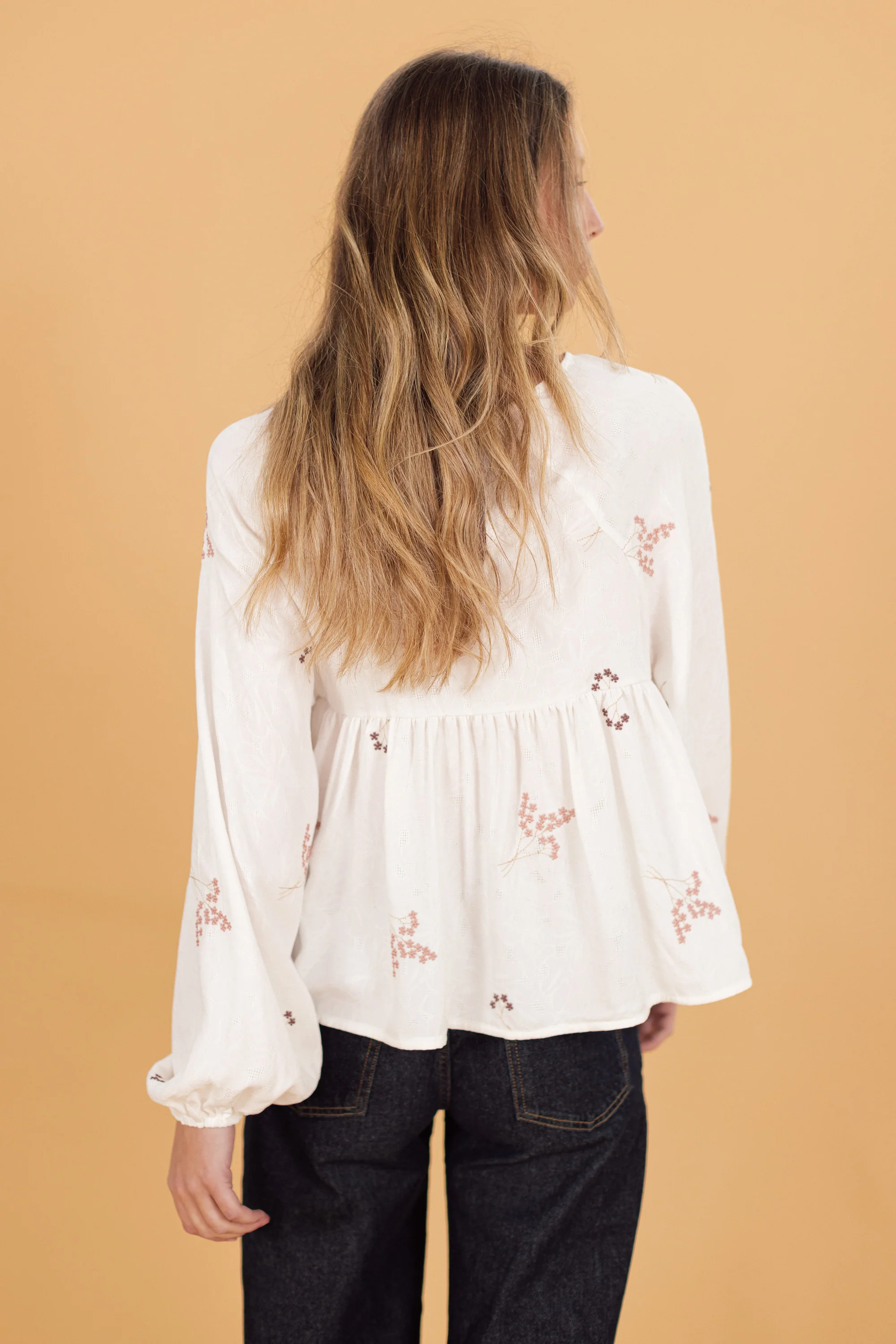 Top Rae White Blossoms - Image 6